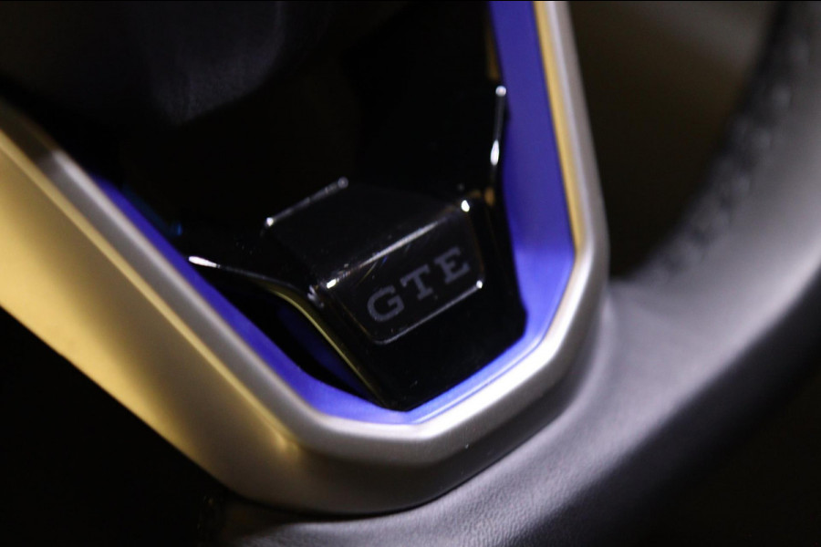 Volkswagen Golf 1.4 TSI GTE 245PK BLACKSTYLE /PANODAK/CARPLAY/ACC/LANEASSIST/VOL