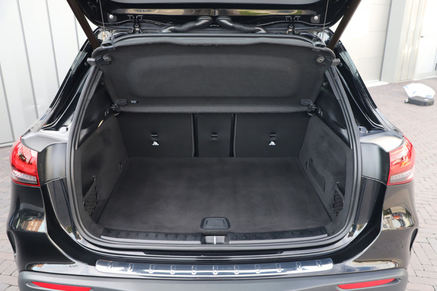 Mercedes-Benz EQA 250 AMG | 190PK | Sfeerverlichting | Led | Widescreen | Standkachel | Stoelverwarming | Elek. Achterklep | 2023.