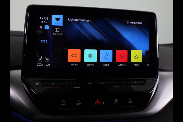 Volkswagen ID.4 First 77 kWh 204 pk | Navigatie | Warmtepomp | Trekhaak (wegklapbaar ) | Parkeersensoren | Achteruitrijcamera | Stoelverwarming |