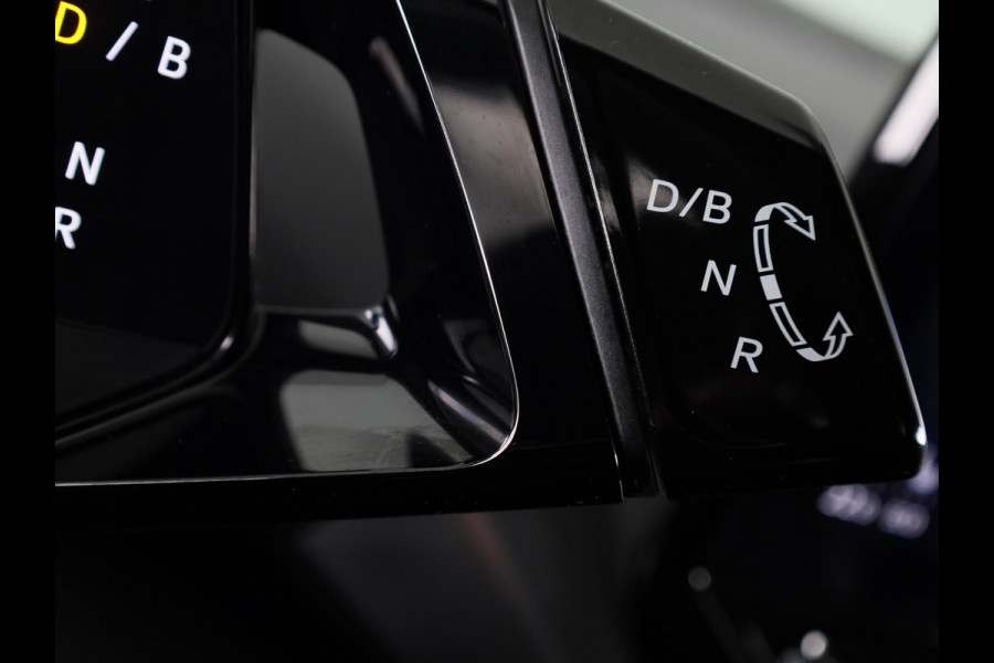 Volkswagen ID.4 First 77 kWh 204 pk | Navigatie | Warmtepomp | Trekhaak (wegklapbaar ) | Parkeersensoren | Achteruitrijcamera | Stoelverwarming |