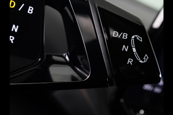 Volkswagen ID.4 First 77 kWh 204 pk | Navigatie | Warmtepomp | Trekhaak (wegklapbaar ) | Parkeersensoren | Achteruitrijcamera | Stoelverwarming |