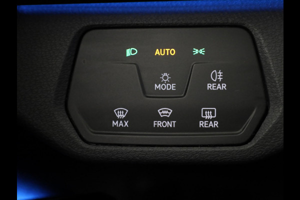 Volkswagen ID.4 First 77 kWh 204 pk | Navigatie | Warmtepomp | Trekhaak (wegklapbaar ) | Parkeersensoren | Achteruitrijcamera | Stoelverwarming |