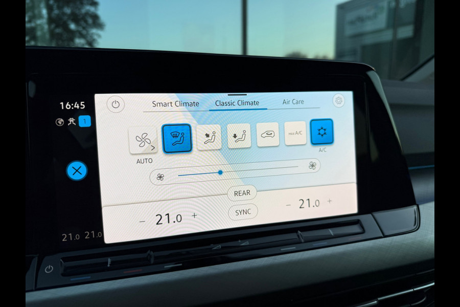 Volkswagen GOLF Variant 1.5 eTSI Life Business - Automaat - Navi - Alcantara - Virt.Cockpit - Climate