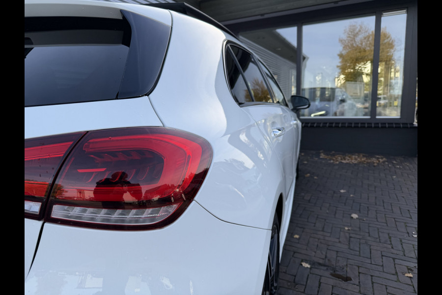 Mercedes-Benz A-Klasse 180 Business Solution AMG panoramadak night sfeerlicht vol vol