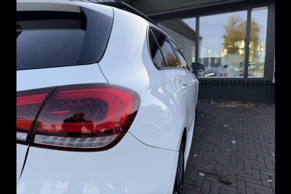 Mercedes-Benz A-Klasse 180 Business Solution AMG panoramadak night sfeerlicht vol vol