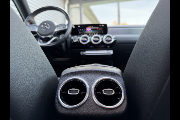 Mercedes-Benz A-Klasse 180 Business Solution AMG panoramadak night sfeerlicht vol vol