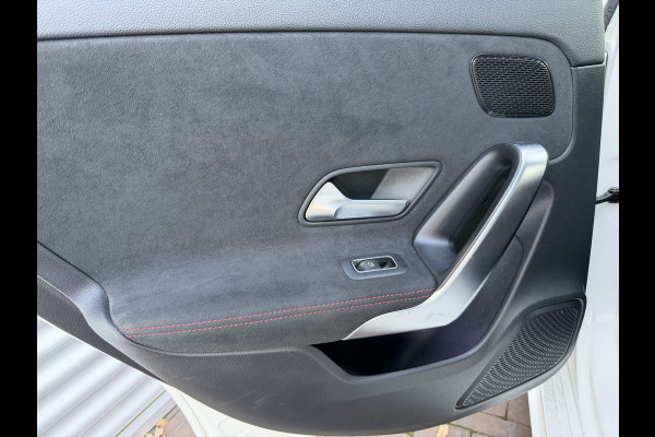 Mercedes-Benz A-Klasse 180 Business Solution AMG panoramadak night sfeerlicht vol vol