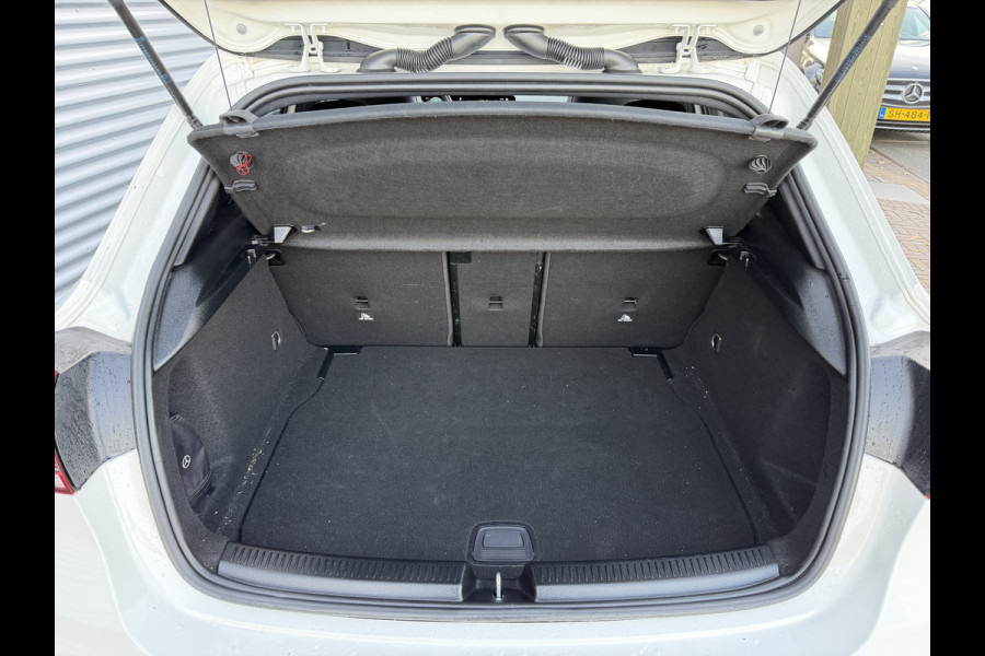 Mercedes-Benz A-Klasse 180 Business Solution AMG panoramadak night sfeerlicht vol vol