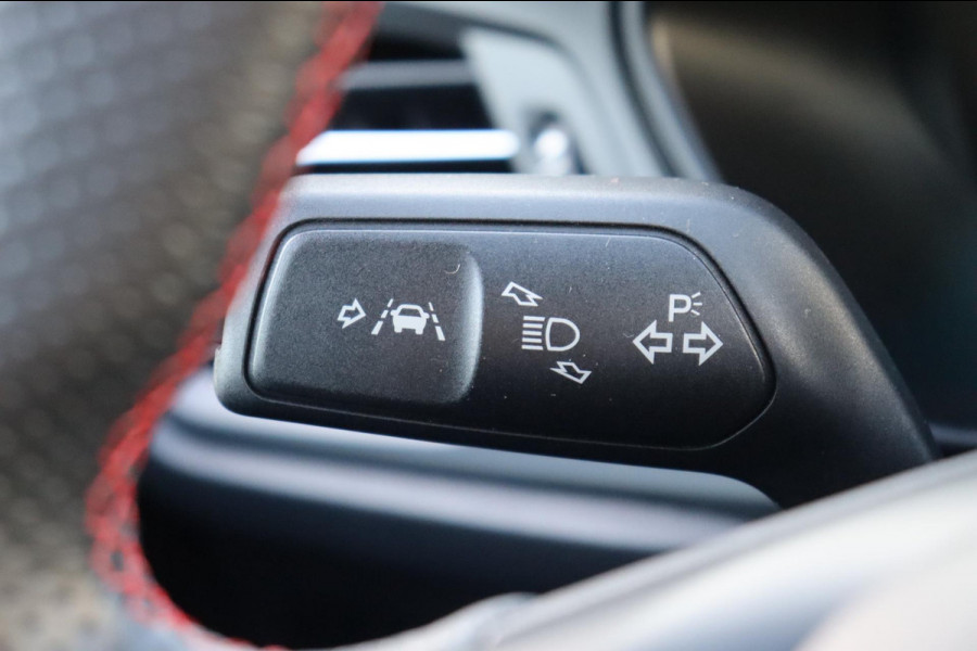 Ford Focus 1.0 EcoBoost Hybrid ST Line Business org.NL B&O afn.trekhaak camera stuur/stoel/raamverw.