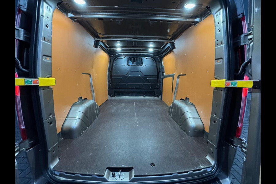 Ford Transit Custom 300 2.0 TDCI 130pk L1H1 Limited Automaat | CarPlay | Camera | Winterpack | Trekhaak | Bluetooth | Cruise | LM