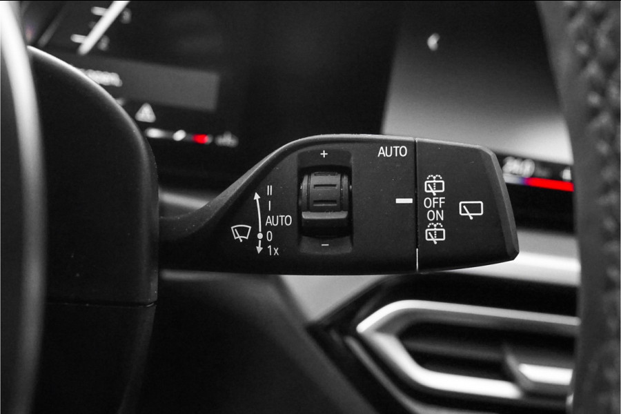 BMW 3 Serie Touring 318i 157PK M-Pakket Leder LED Trekhaak