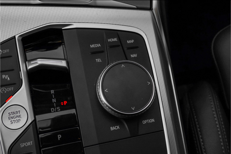 BMW 3 Serie Touring 318i 157PK M-Pakket Leder LED Trekhaak