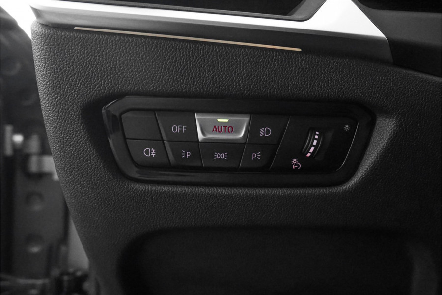 BMW 3 Serie Touring 318i 157PK M-Pakket Leder LED Trekhaak