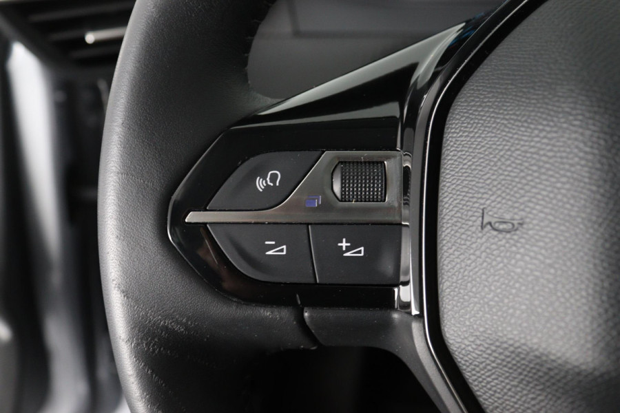 Peugeot e-208 EV ALLURE PACK 50 KWh ACCU= 93% +SNELLADEN GARANTIE TOT 2031** 3 FASE LADEN . Als nieuw!