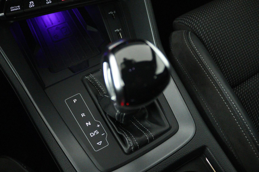 Audi Q3 35 TFSI S Line Pro Line S (DIGITALE COCKPIT, STOELVERWARMING, ELEKTR STOELEN, SFEERVERLICHTING, LANE-ASSIST, SENSOREN)