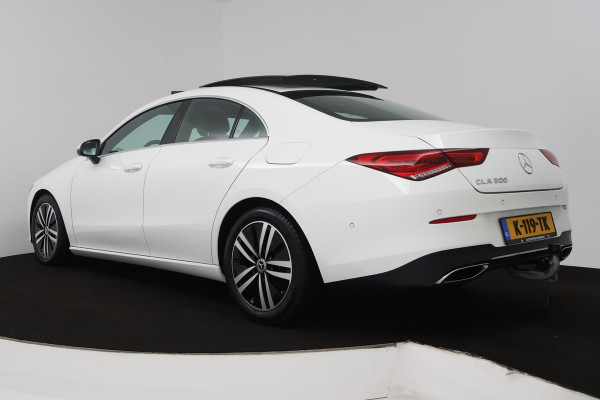 Mercedes-Benz CLA-Klasse 200 Business Solution Luxury (PANORAMADAK, TREKHAAK, SFEERVERLICHTING, STOELVERARMING, CAMERA)