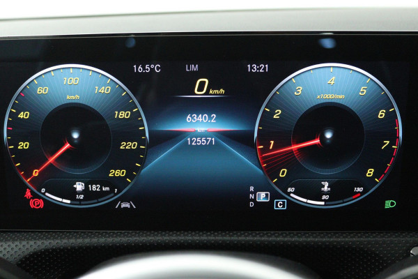 Mercedes-Benz CLA-Klasse 200 Business Solution Luxury (PANORAMADAK, TREKHAAK, SFEERVERLICHTING, STOELVERARMING, CAMERA)
