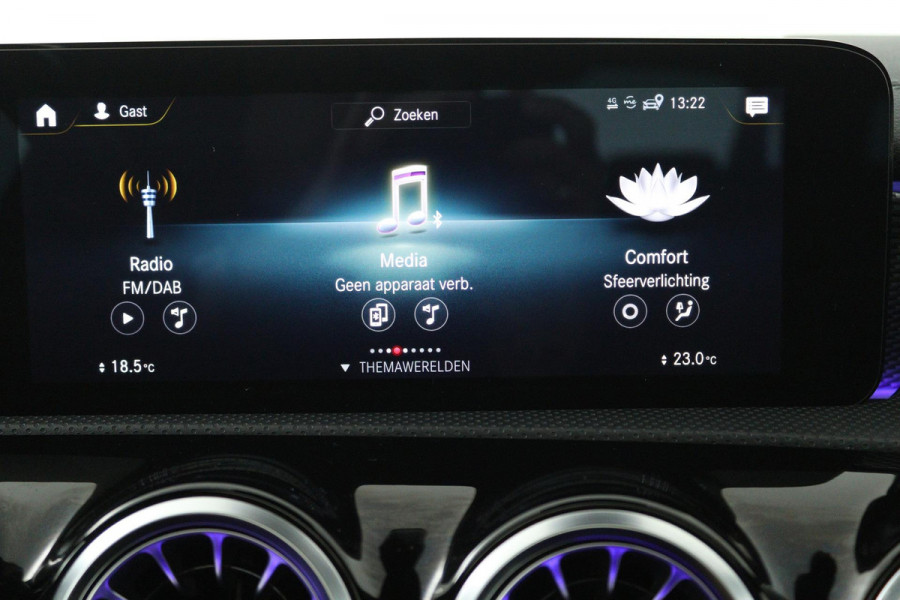 Mercedes-Benz CLA-Klasse 200 Business Solution Luxury (PANORAMADAK, TREKHAAK, SFEERVERLICHTING, STOELVERARMING, CAMERA)