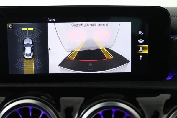 Mercedes-Benz CLA-Klasse 200 Business Solution Luxury (PANORAMADAK, TREKHAAK, SFEERVERLICHTING, STOELVERARMING, CAMERA)