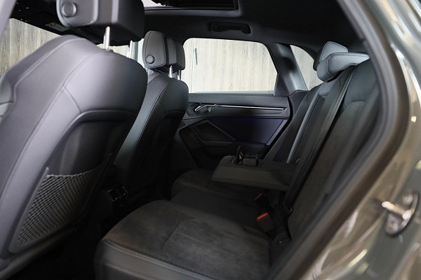 Audi Q3 45 TFSI e S Line Edition Competition / AUT / Acc / Lane Assist / Dode Hoek / Elek Stoel / Pano / Sfeer / Matrix / 21 Inch