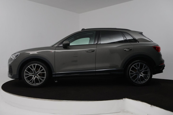 Audi Q3 35 TFSI S-Line (PANORAMADAK, ELEKT. WEGKLAPBARE TREKHAAK, CARPLAY, ELEKT. STOELEN, VIRTUAL, PDC, GOED ONDERHOUDEN, LED)