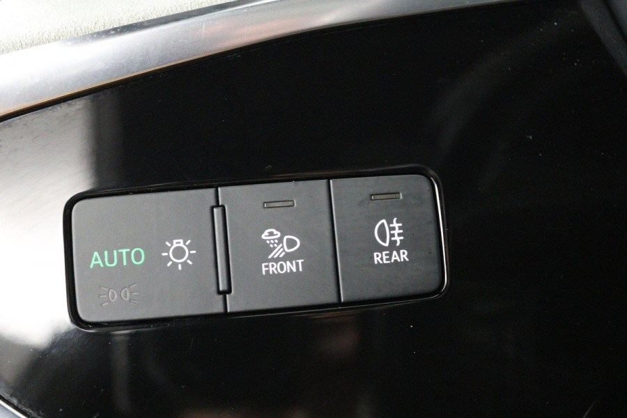 Audi Q3 35 TFSI S-Line (PANORAMADAK, ELEKT. WEGKLAPBARE TREKHAAK, CARPLAY, ELEKT. STOELEN, VIRTUAL, PDC, GOED ONDERHOUDEN, LED)