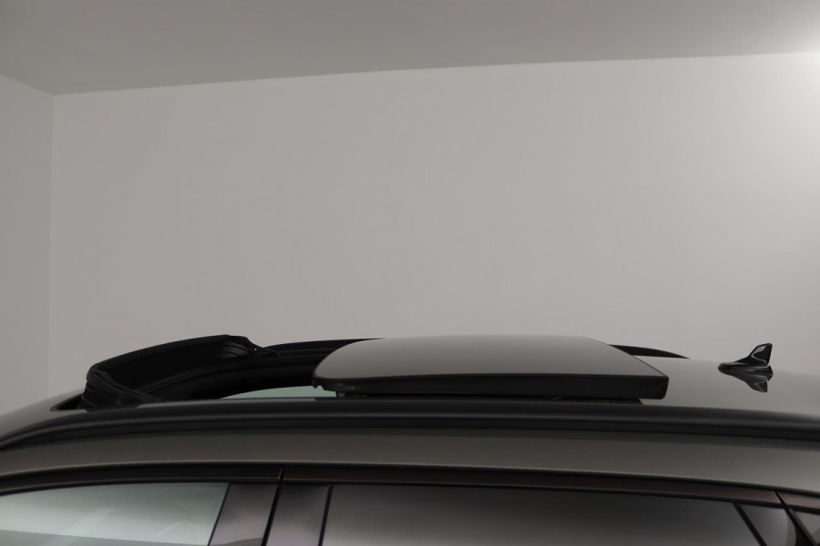 Audi Q3 35 TFSI S-Line (PANORAMADAK, ELEKT. WEGKLAPBARE TREKHAAK, CARPLAY, ELEKT. STOELEN, VIRTUAL, PDC, GOED ONDERHOUDEN, LED)