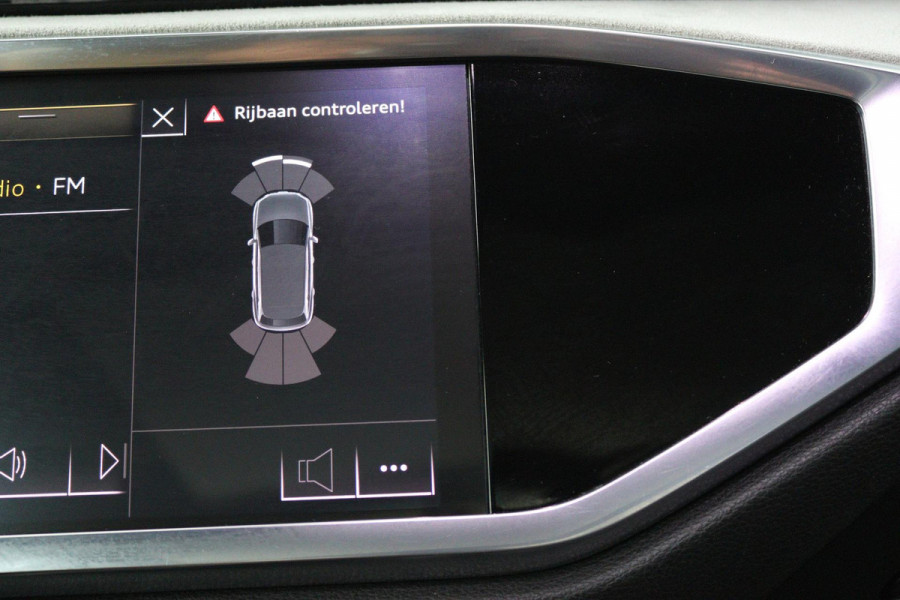 Audi Q3 35 TFSI S-Line (PANORAMADAK, ELEKT. WEGKLAPBARE TREKHAAK, CARPLAY, ELEKT. STOELEN, VIRTUAL, PDC, GOED ONDERHOUDEN, LED)