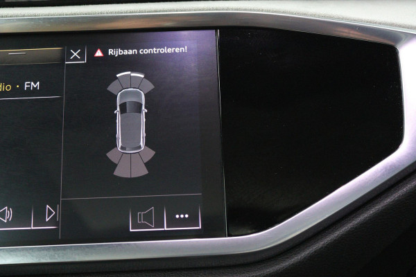 Audi Q3 35 TFSI S-Line (PANORAMADAK, ELEKT. WEGKLAPBARE TREKHAAK, CARPLAY, ELEKT. STOELEN, VIRTUAL, PDC, GOED ONDERHOUDEN, LED)