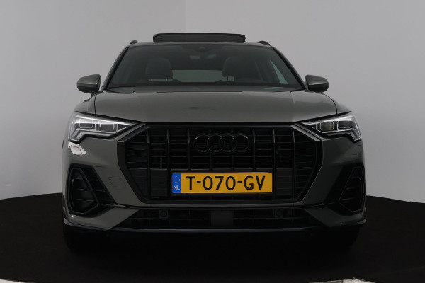 Audi Q3 35 TFSI S-Line (PANORAMADAK, ELEKT. WEGKLAPBARE TREKHAAK, CARPLAY, ELEKT. STOELEN, VIRTUAL, PDC, GOED ONDERHOUDEN, LED)
