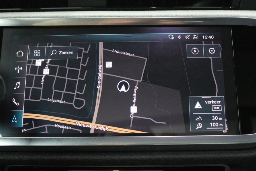 Audi Q3 35 TFSI S-Line (PANORAMADAK, ELEKT. WEGKLAPBARE TREKHAAK, CARPLAY, ELEKT. STOELEN, VIRTUAL, PDC, GOED ONDERHOUDEN, LED)