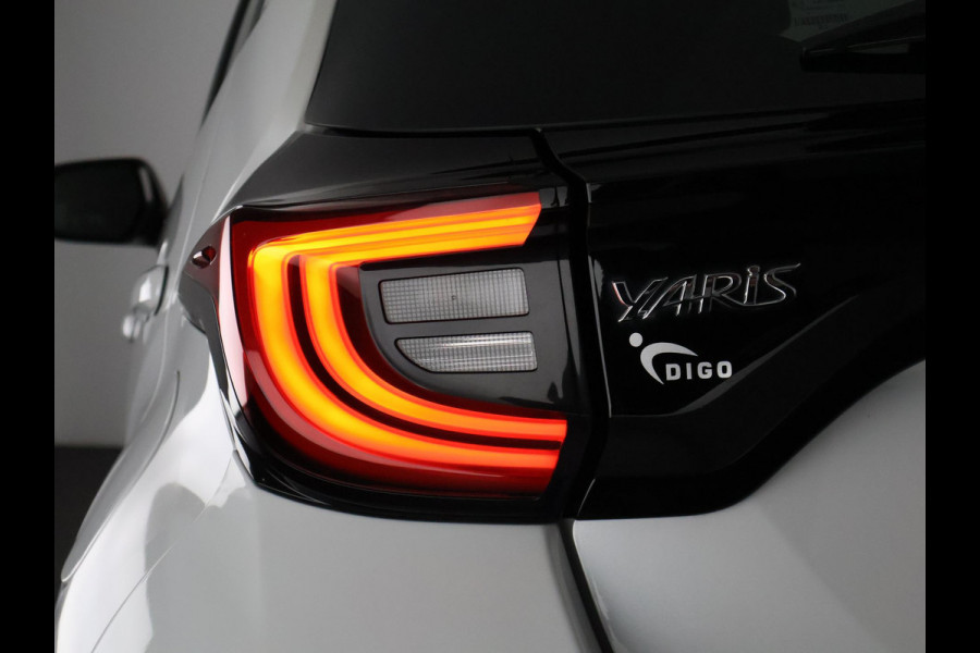 Toyota Yaris 1.5 Hybrid Active + Coral Red Pack | 1e eigenaar | Apple Carplay & AndroidAUTO | Camera |