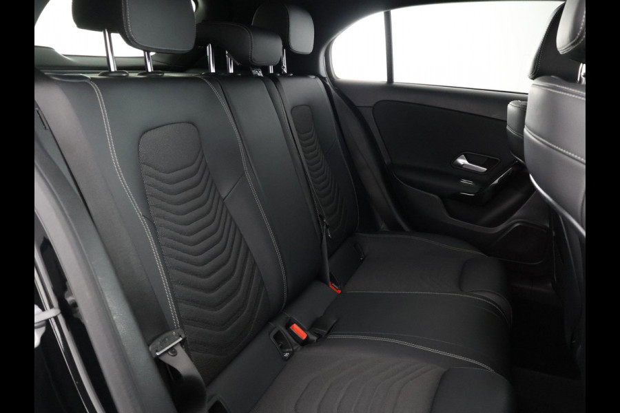Mercedes-Benz A-Klasse 180 BUSINESS SOLUTION 1e EIG. GARANTIE TOT 2030* NL AUTO! NAVI.PDC V+A.  STOELVERWARMING .