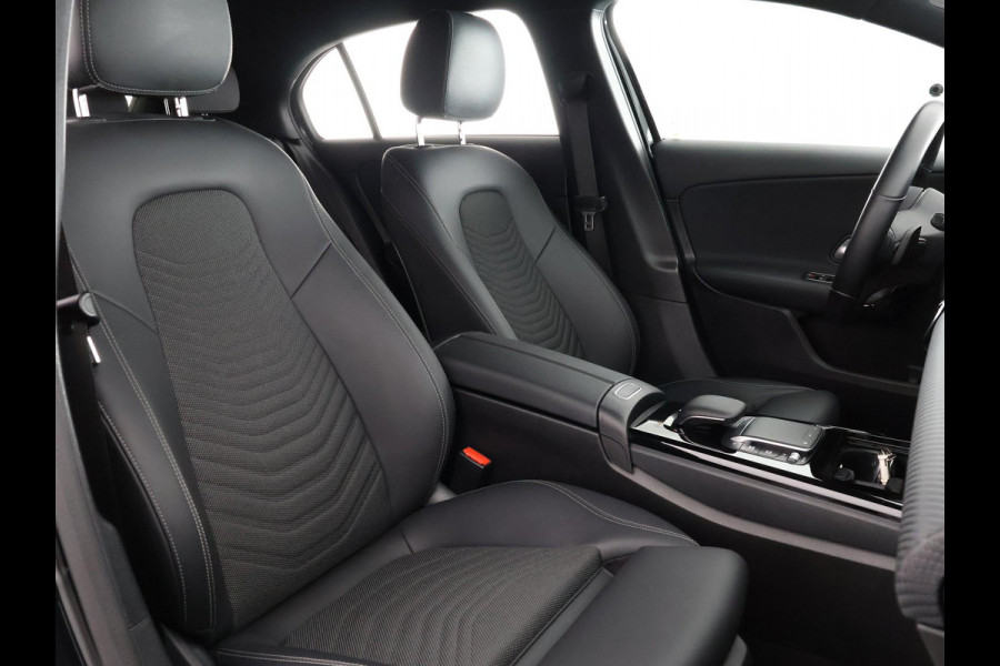 Mercedes-Benz A-Klasse 180 BUSINESS SOLUTION 1e EIG. GARANTIE TOT 2030* NL AUTO! NAVI.PDC V+A.  STOELVERWARMING .