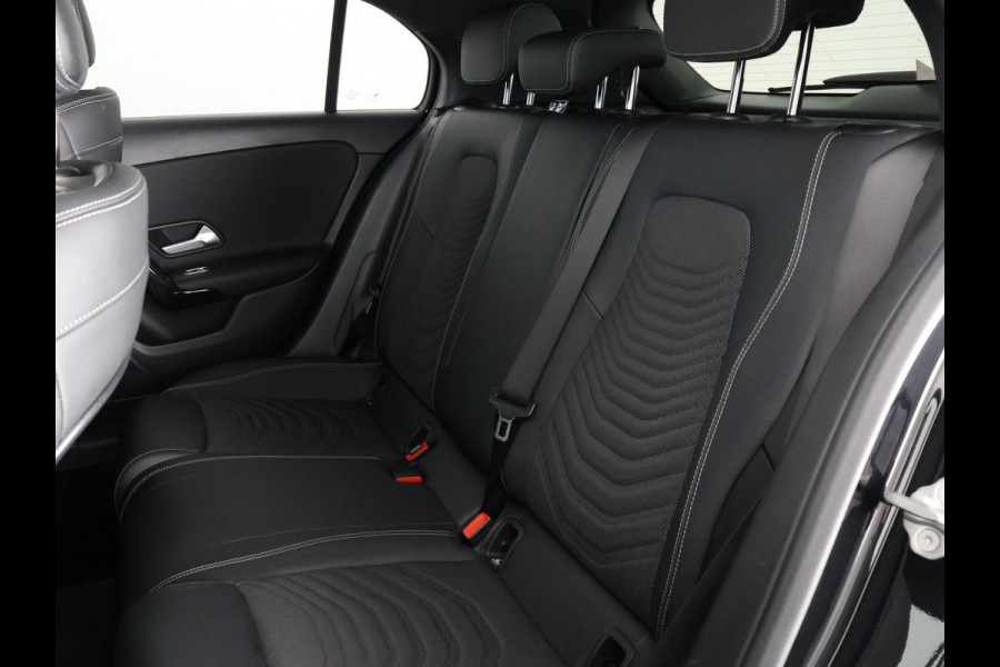 Mercedes-Benz A-Klasse 180 BUSINESS SOLUTION 1e EIG. GARANTIE TOT 2030* NL AUTO! NAVI.PDC V+A.  STOELVERWARMING .