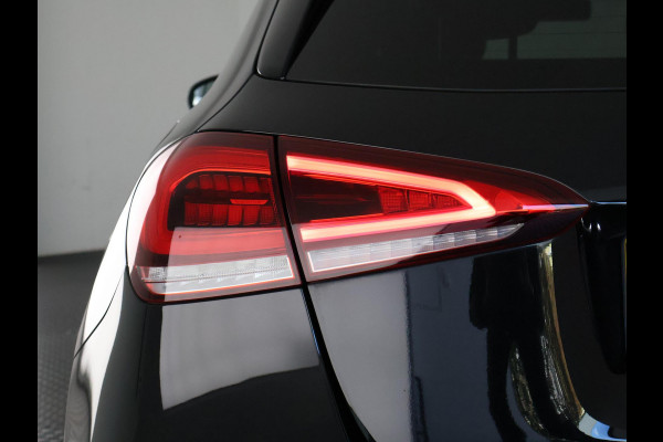 Mercedes-Benz A-Klasse 180 BUSINESS SOLUTION 1e EIG. GARANTIE TOT 2030* NL AUTO! NAVI.PDC V+A.  STOELVERWARMING .