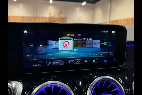 Mercedes-Benz Glb 200 Premium Plus, Pano, Widescreen, Ambiënte Light, 360 Cam, Voll Led, Cruise, Multistuur, Voll Onderhoud