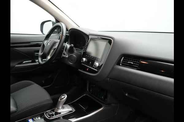 Mitsubishi Outlander 2.4 Pure Plug In Hybrid 225pk Dealer O.H. PHEV | Apple Carplay | Camera | Sportstoelen Verwarmd | Keyless | Cruise Control | DAB |