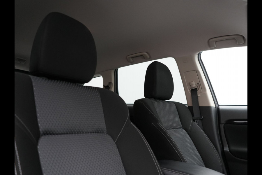 Mitsubishi Outlander 2.4 Pure Plug In Hybrid 225pk Dealer O.H. PHEV | Apple Carplay | Camera | Sportstoelen Verwarmd | Keyless | Cruise Control | DAB |