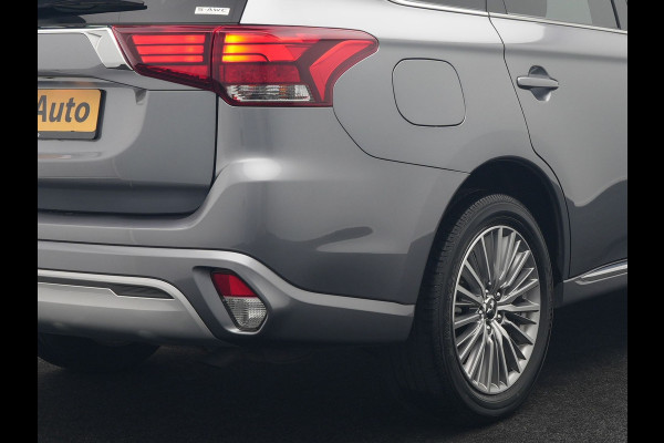 Mitsubishi Outlander 2.4 Pure Plug In Hybrid 225pk Dealer O.H. PHEV | Apple Carplay | Camera | Sportstoelen Verwarmd | Keyless | Cruise Control | DAB |