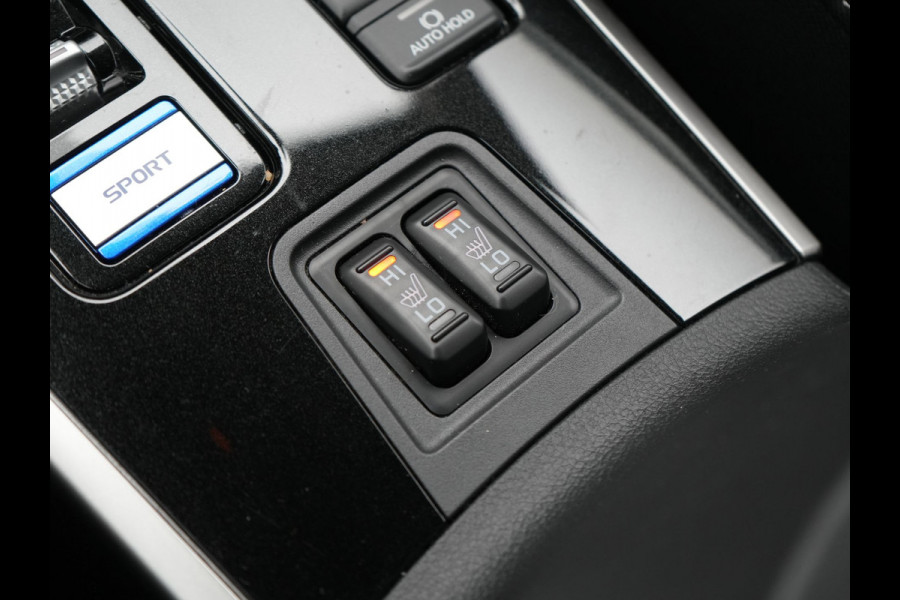 Mitsubishi Outlander 2.4 Pure Plug In Hybrid 225pk Dealer O.H. PHEV | Apple Carplay | Camera | Sportstoelen Verwarmd | Keyless | Cruise Control | DAB |