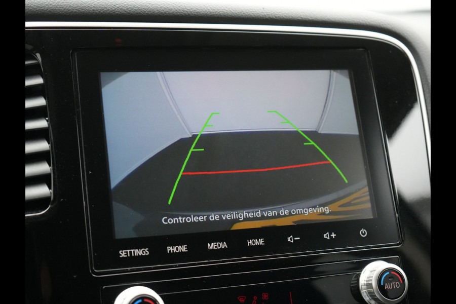 Mitsubishi Outlander 2.4 Pure Plug In Hybrid 225pk Dealer O.H. PHEV | Apple Carplay | Camera | Sportstoelen Verwarmd | Keyless | Cruise Control | DAB |
