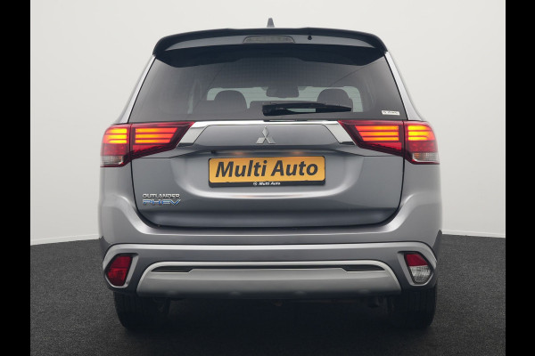 Mitsubishi Outlander 2.4 Pure Plug In Hybrid 225pk Dealer O.H. PHEV | Apple Carplay | Camera | Sportstoelen Verwarmd | Keyless | Cruise Control | DAB |