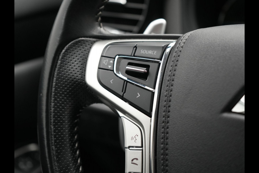 Mitsubishi Outlander 2.4 Pure Plug In Hybrid 225pk Dealer O.H. PHEV | Apple Carplay | Camera | Sportstoelen Verwarmd | Keyless | Cruise Control | DAB |