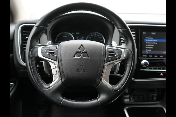 Mitsubishi Outlander 2.4 Pure Plug In Hybrid 225pk Dealer O.H. PHEV | Apple Carplay | Camera | Sportstoelen Verwarmd | Keyless | Cruise Control | DAB |