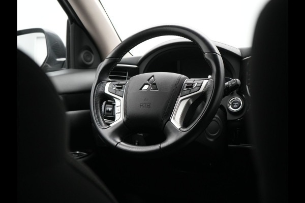 Mitsubishi Outlander 2.4 Pure Plug In Hybrid 225pk Dealer O.H. PHEV | Apple Carplay | Camera | Sportstoelen Verwarmd | Keyless | Cruise Control | DAB |