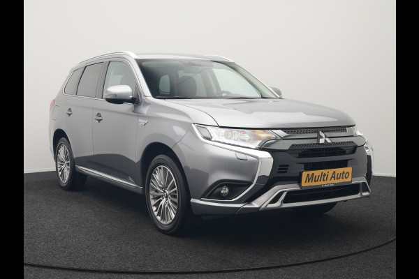 Mitsubishi Outlander 2.4 Pure Plug In Hybrid 225pk Dealer O.H. PHEV | Apple Carplay | Camera | Sportstoelen Verwarmd | Keyless | Cruise Control | DAB |