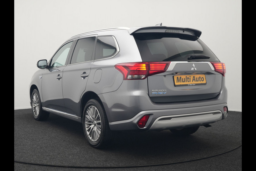 Mitsubishi Outlander 2.4 Pure Plug In Hybrid 225pk Dealer O.H. PHEV | Apple Carplay | Camera | Sportstoelen Verwarmd | Keyless | Cruise Control | DAB |