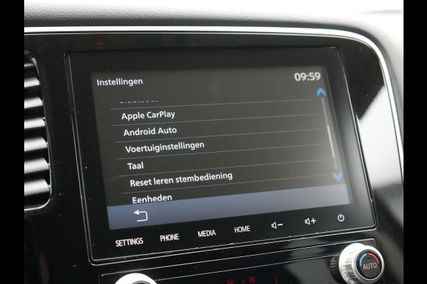 Mitsubishi Outlander 2.4 Pure Plug In Hybrid 225pk Dealer O.H. PHEV | Apple Carplay | Camera | Sportstoelen Verwarmd | Keyless | Cruise Control | DAB |