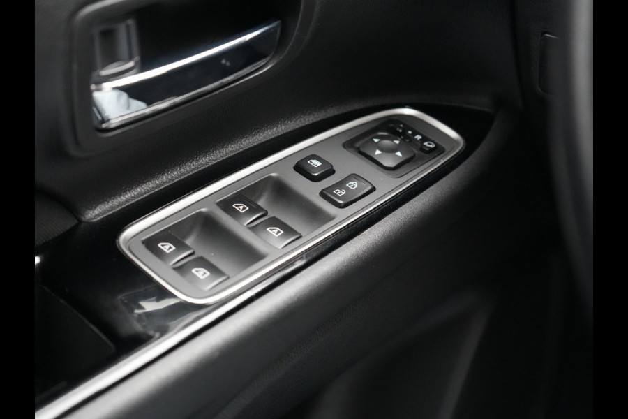 Mitsubishi Outlander 2.4 Pure Plug In Hybrid 225pk Dealer O.H. PHEV | Apple Carplay | Camera | Sportstoelen Verwarmd | Keyless | Cruise Control | DAB |